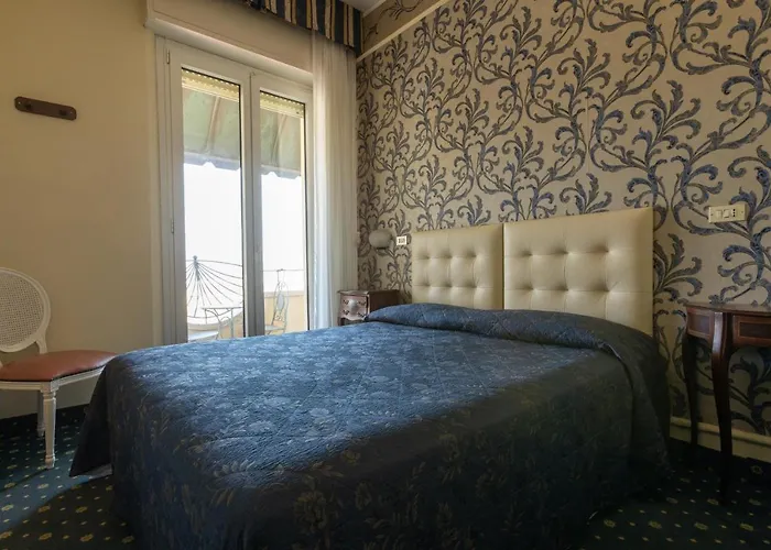 Hotel River Fronte Mare Con Piscina